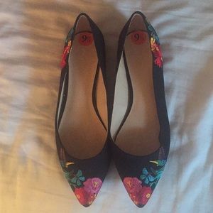 Nine West Floral/Hummingbird Flats